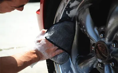 MICROFIBER WHEEL WEDGE & RIM DETAILER 4.webp